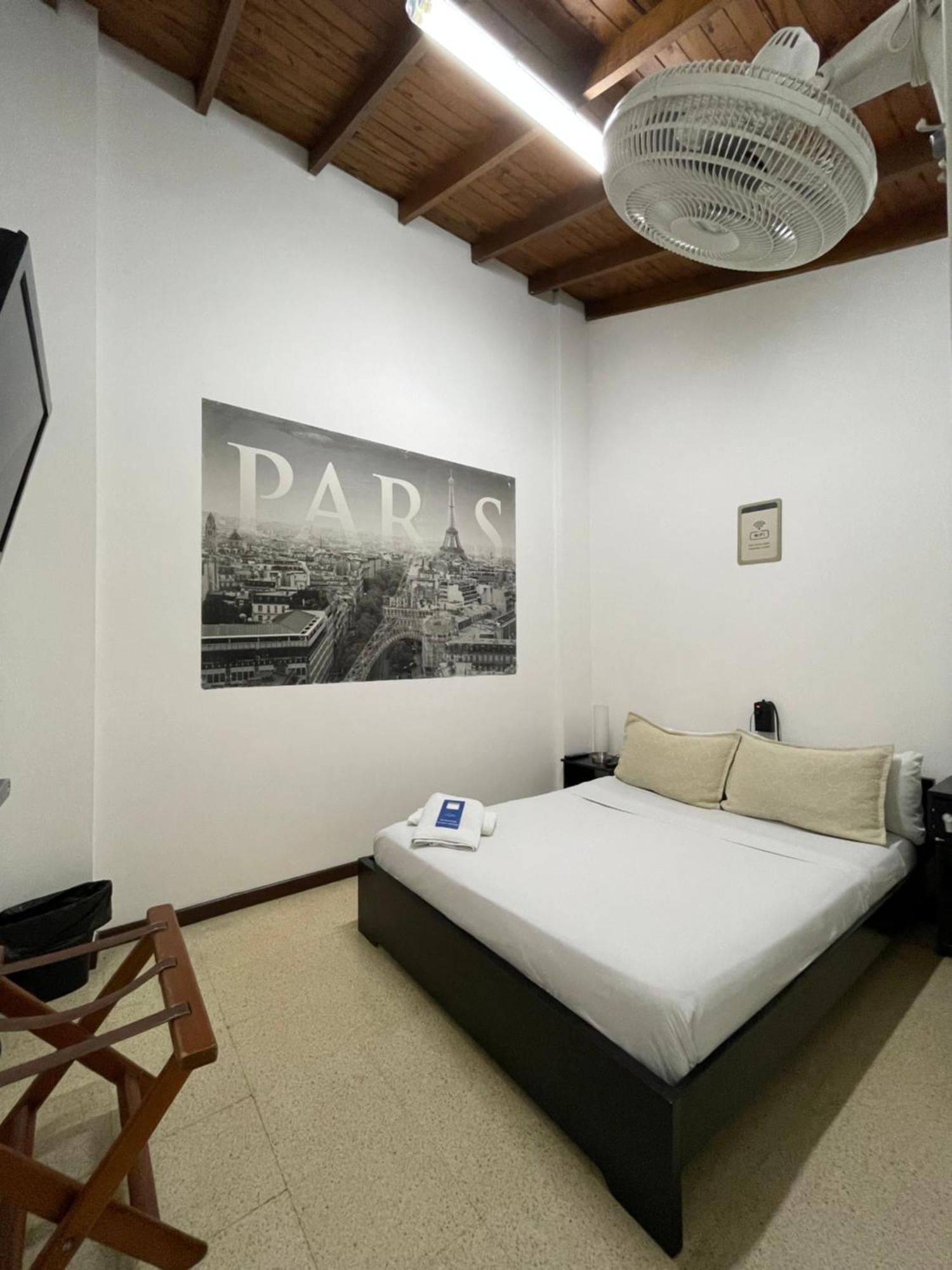 Hostal Lleras Calle 8 Medellín Buitenkant foto