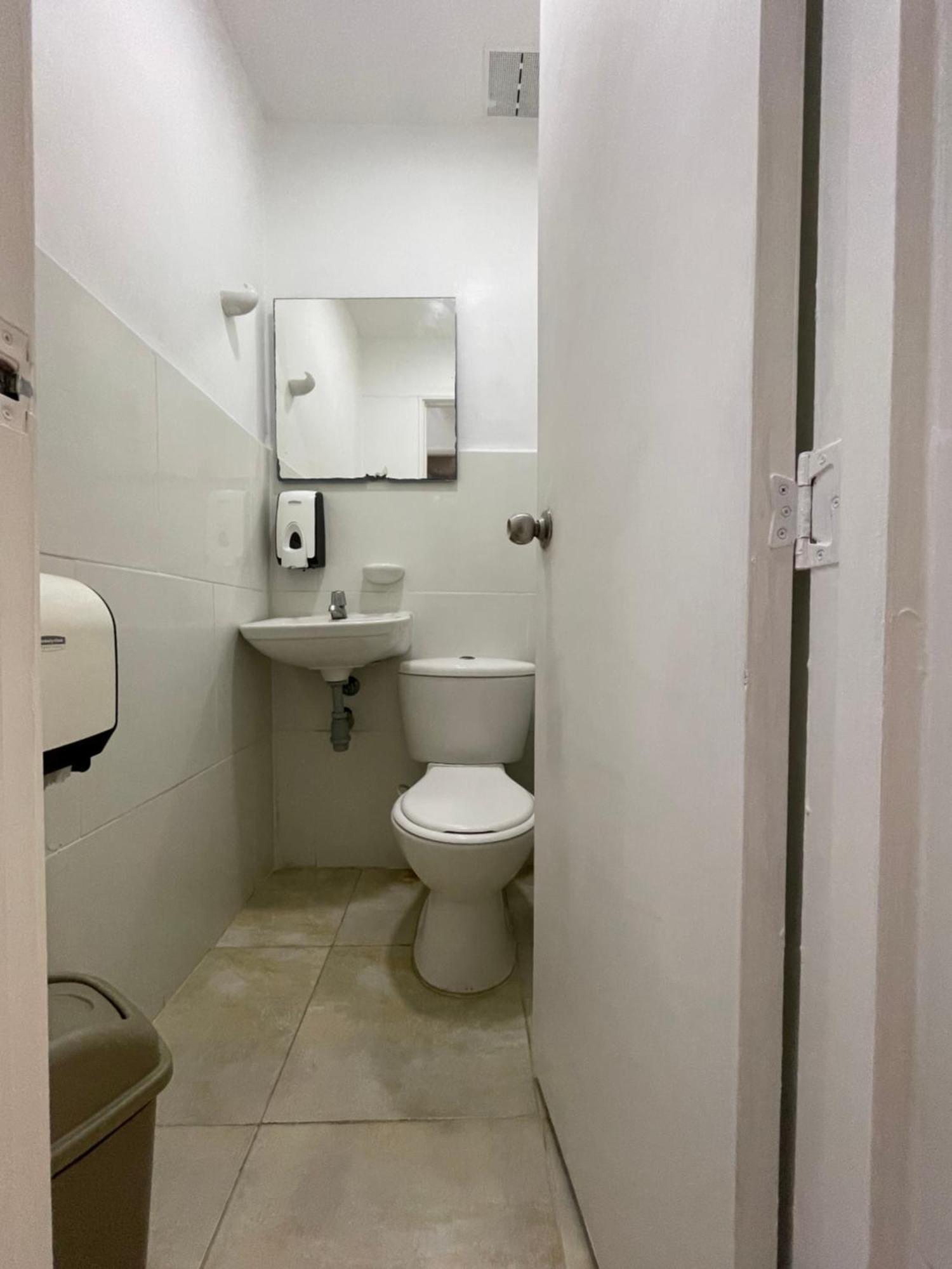 Hostal Lleras Calle 8 Medellín Buitenkant foto