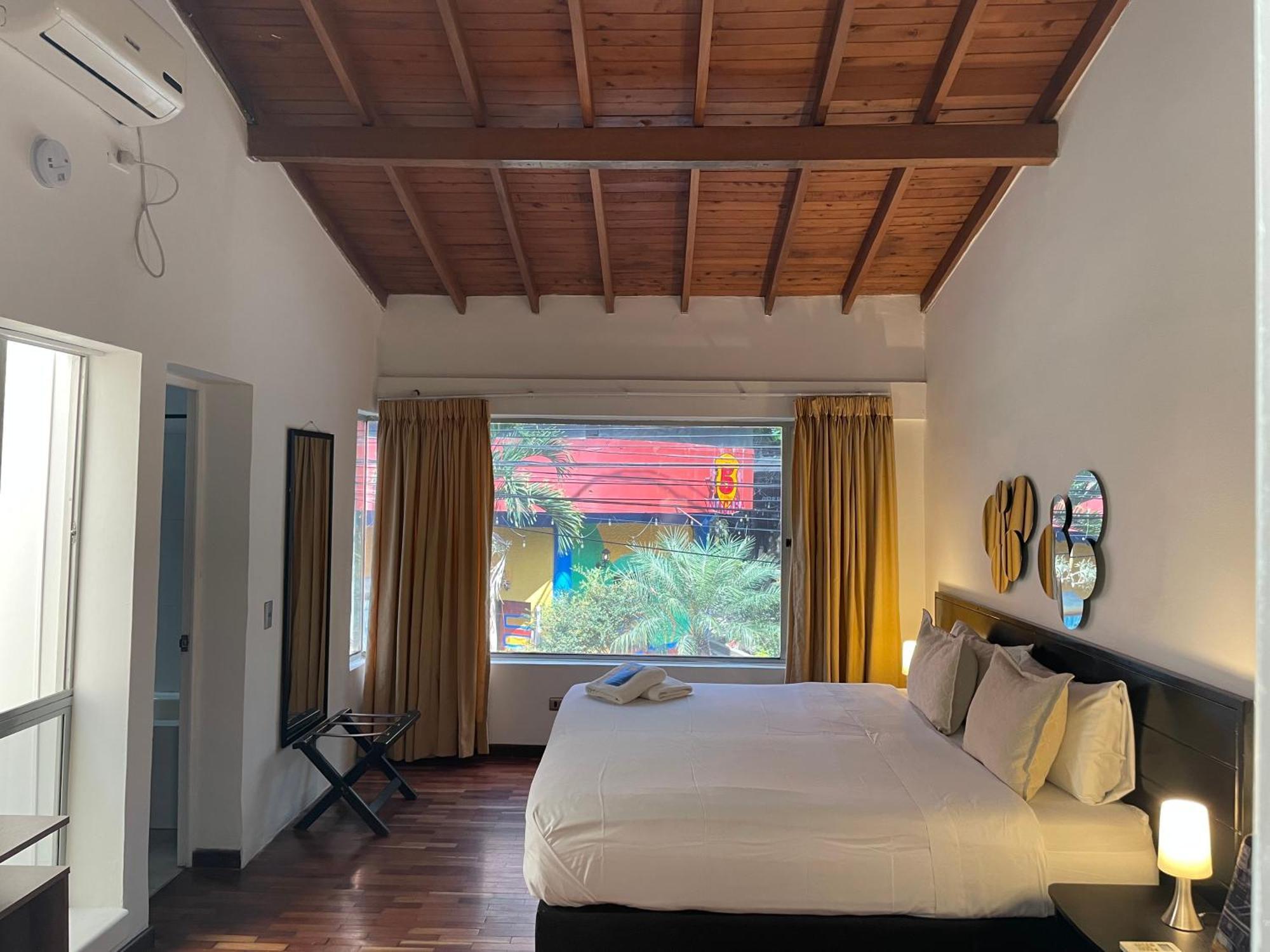 Hostal Lleras Calle 8 Medellín Buitenkant foto
