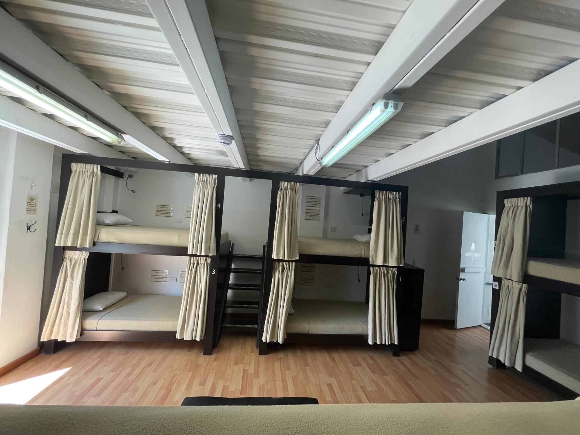 Hostal Lleras Calle 8 Medellín Buitenkant foto
