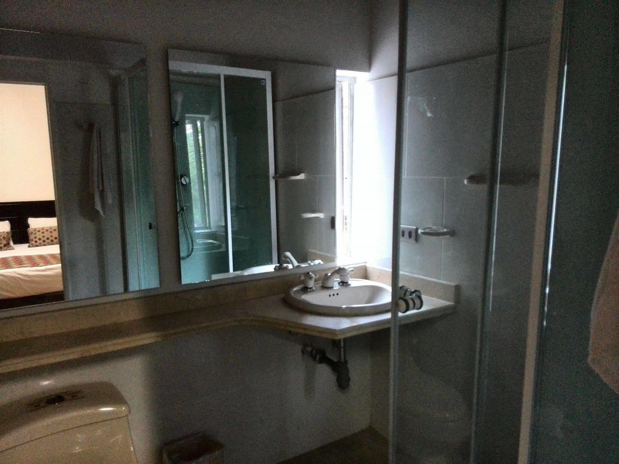 Hostal Lleras Calle 8 Medellín Buitenkant foto