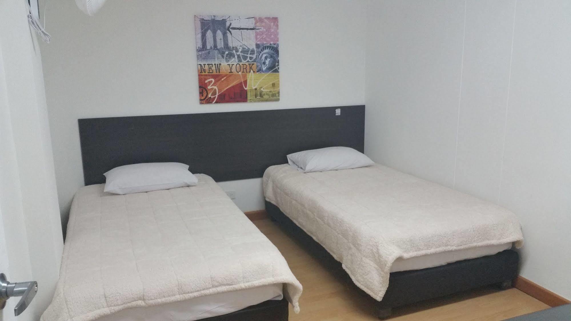 Hostal Lleras Calle 8 Medellín Buitenkant foto